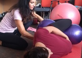 Tradiční mexický šátek může pomoct ženě v těhotenství i během porodu a po něm