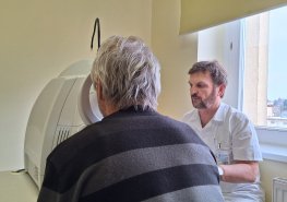 Na Den glaukomu si v Litomyšlské nemocnici nechalo zkontrolovat oči na sedm desítek zájemců