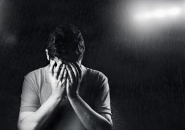 Při dlouhodobé depresi vyhledejte odborníka, radí psychiatr