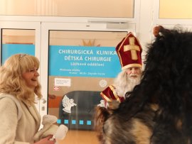 Jedním z navštívených míst byla i lůžková část dětské chirurgie.