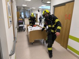 Převoz imobilního pacienta během cvičení 2