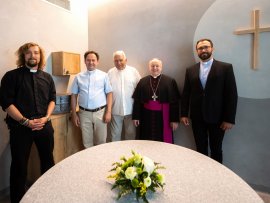 Druhý zleva, královéhradecký biskup Mons. Jan Vokál